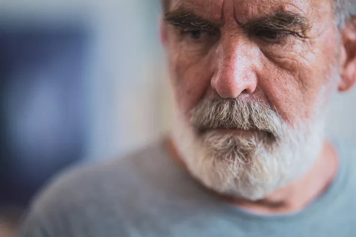 Primo piano del viso e della barba di Gaetano.